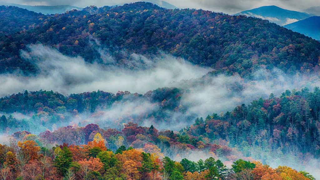 25 Fun Vacation Spots for Young Adults in the U.S. 10 Fun-Vacation-Spots-for-Young-Adults-in-the-US-Gatlinburg-Tennessee