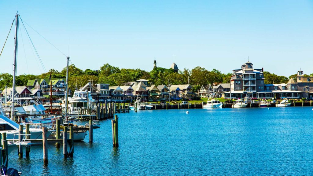25 Fun Vacation Spots for Young Adults in the U.S. 13 Fun-Vacation-Spots-for-Young-Adults-in-the-US-Marthas-Vineyard-Massachusetts